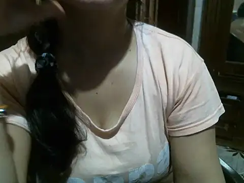 Snapshot of UrsMansi chatting on April 8, 2026, 4:58 am UrsMansi online show from April 8, 2026, 4:58 am