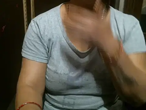 Snapshot of UrsMansi chatting on May 13, 2026, 3:46 am UrsMansi online show from May 13, 2026, 3:46 am