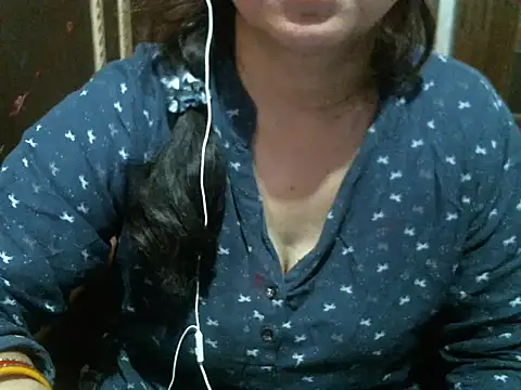 Snapshot of UrsMansi chatting on April 12, 2026, 8:06 am UrsMansi online show from April 12, 2026, 8:06 am