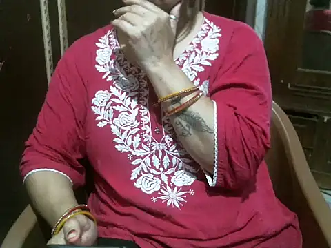 Snapshot of UrsMansi chatting on April 17, 2026, 5:54 am UrsMansi online show from April 17, 2026, 5:54 am