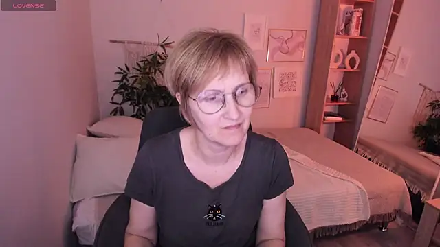 Snapshot of Paris_Cherry chatting on April 19, 2026, 12:50 pm Paris Cherry online show from April 19, 2026, 12:50 pm