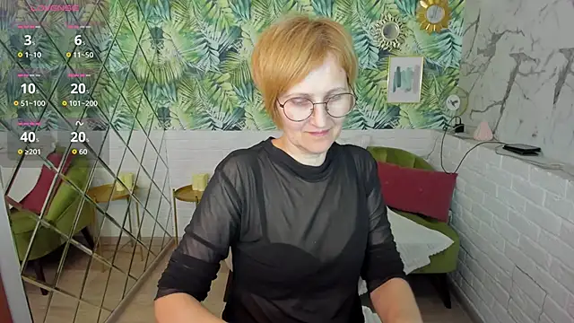 Snapshot of Paris_Cherry chatting on May 2, 2026, 6:02 pm Paris Cherry online show from May 2, 2026, 6:02 pm