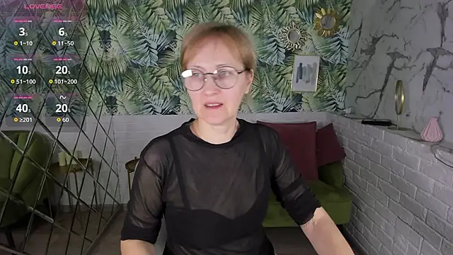 Snapshot of Paris_Cherry chatting on February 7, 2026, 6:16 pm Paris Cherry online show from February 7, 2026, 6:16 pm