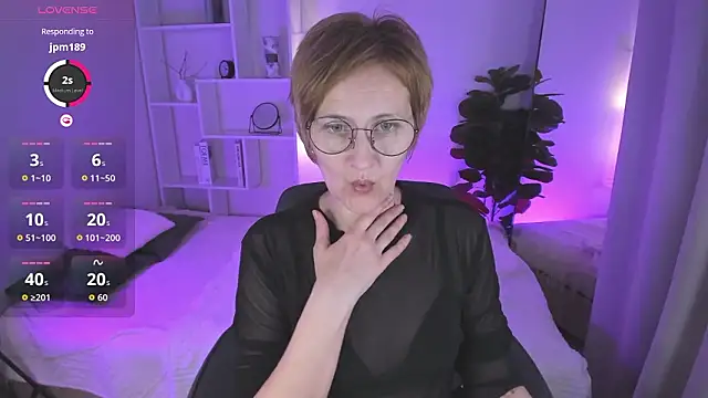 Snapshot of Paris_Cherry chatting on March 29, 2026, 6:20 pm Paris Cherry online show from March 29, 2026, 6:20 pm