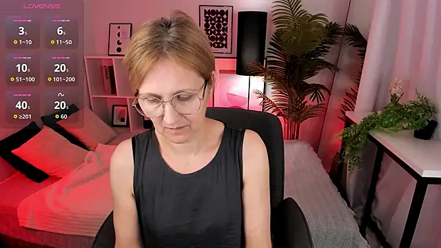 Snapshot of Paris_Cherry chatting on March 1, 2026, 1:11 pm Paris Cherry online show from March 1, 2026, 1:11 pm