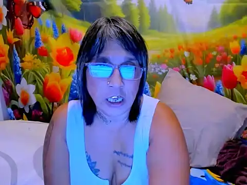 indianroxy online show from April 21, 2026, 9:43 pm