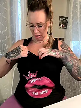 Snapshot of missjenn_x chatting on November 3, 2025, 9:24 am missjenn x online show from November 3, 2025, 9:24 am