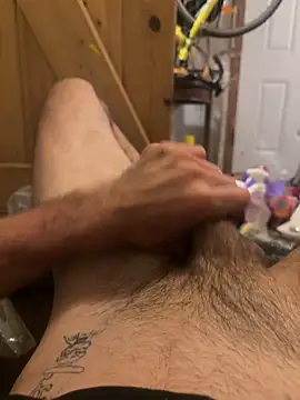 Snapshot of mikeylong chatting on April 13, 2026, 5:11 am mikeylong online show from April 13, 2026, 5:11 am