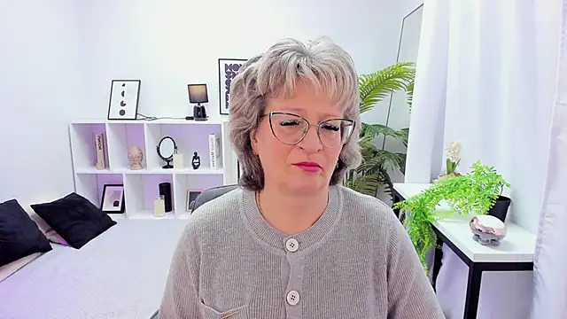 EvelynJoyful online show from November 21, 2025, 5:17 am