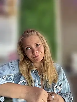 AnastasiaAniess online show from April 9, 2026, 8:42 am