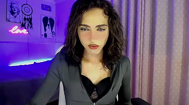 Snapshot of charlottesexxx chatting on March 18, 2025, 9:43 pm charlottesexxx online show from March 18, 2025, 9:43 pm