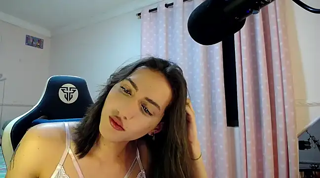 Snapshot of charlottesexxx chatting on January 16, 2025, 6:03 am charlottesexxx online show from January 16, 2025, 6:03 am