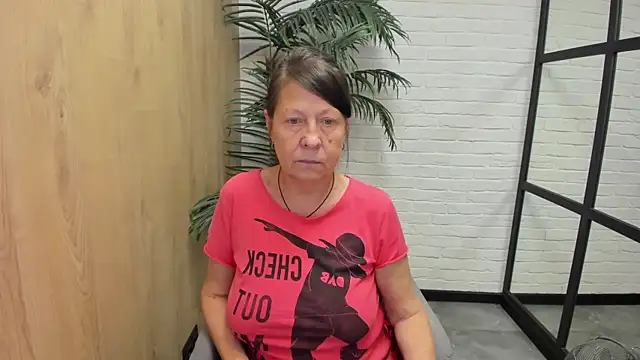 Snapshot of LindaPassionate chatting on September 19, 2025, 1:15 pm LindaPassionate online show from September 19, 2025, 1:15 pm