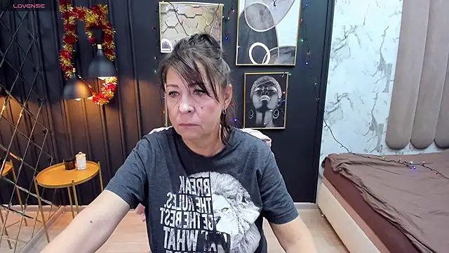 Snapshot of LindaPassionate chatting on January 10, 2025, 5:26 am LindaPassionate online show from January 10, 2025, 5:26 am