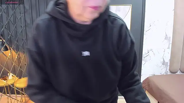 Snapshot of LindaPassionate chatting on February 21, 2025, 5:24 am LindaPassionate online show from February 21, 2025, 5:24 am