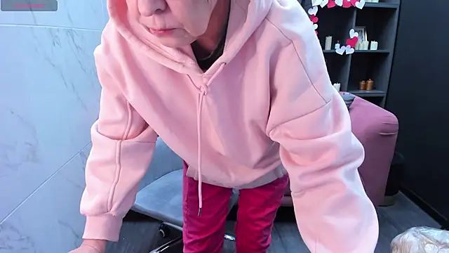 Snapshot of LindaPassionate chatting on February 16, 2025, 5:37 am LindaPassionate online show from February 16, 2025, 5:37 am