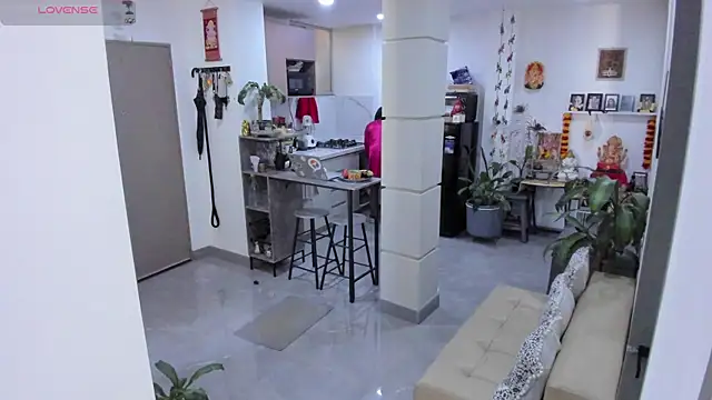LadyNahir online show from May 9, 2026, 2:42 pm