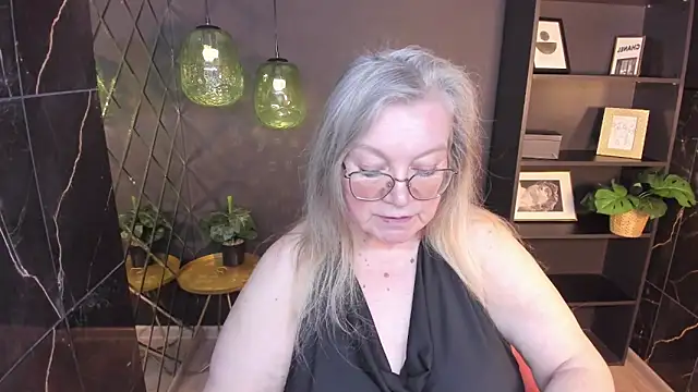 Snapshot of NataliMellow chatting on May 11, 2026, 4:04 pm NataliMellow online show from May 11, 2026, 4:04 pm