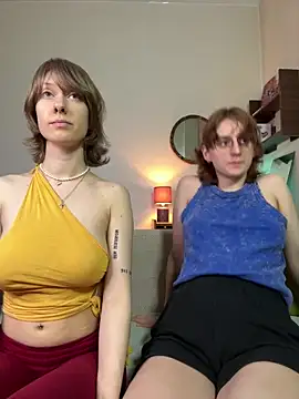 Snapshot of Jitoon_Exe chatting on April 5, 2026, 6:47 pm Jitoon Exe online show from April 5, 2026, 6:47 pm