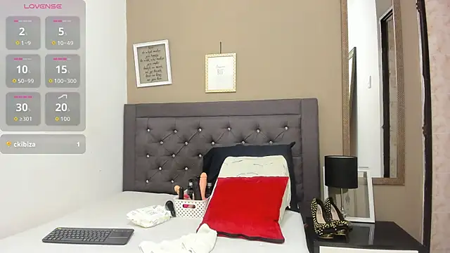 MilfVictoria online show from April 24, 2026, 8:00 pm
