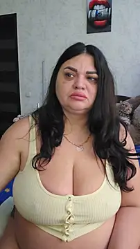 Snapshot of littleRikka chatting on February 2, 2026, 8:13 am littleRikka online show from February 2, 2026, 8:13 am