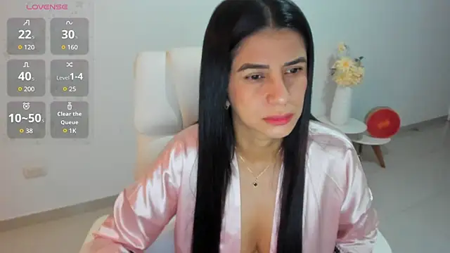 renata t  online show from November 2, 2025, 10:09 am