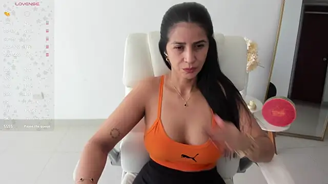 Snapshot of renata_t_ chatting on March 2, 2026, 7:32 pm renata t online show from March 2, 2026, 7:32 pm