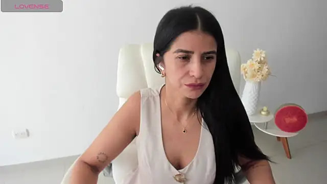 Snapshot of renata_t_ chatting on February 12, 2026, 8:19 pm renata t online show from February 12, 2026, 8:19 pm