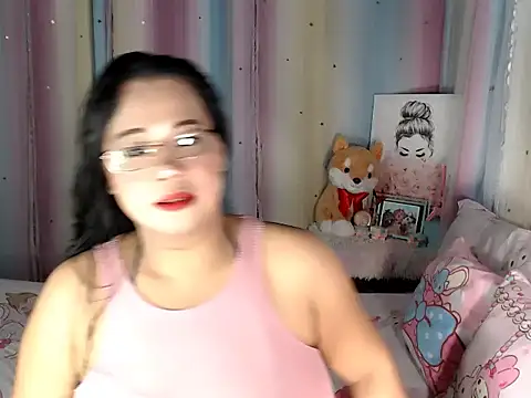 hersheykisses07 online show from November 5, 2025, 2:03 am