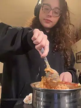 ladyturtle online show from April 1, 2026, 7:33 pm