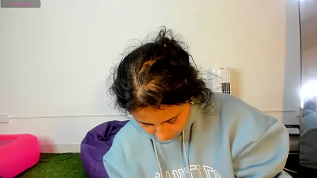 AbbyTaylorr online show from November 11, 2025, 3:23 am