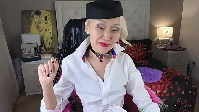 Snapshot of RoxalanaStar chatting on May 29, 2026, 9:21 pm RoxalanaStar online show from May 29, 2026, 9:21 pm