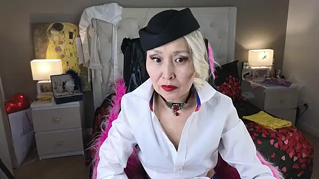 Snapshot of RoxalanaStar chatting on April 23, 2026, 6:42 pm RoxalanaStar online show from April 23, 2026, 6:42 pm