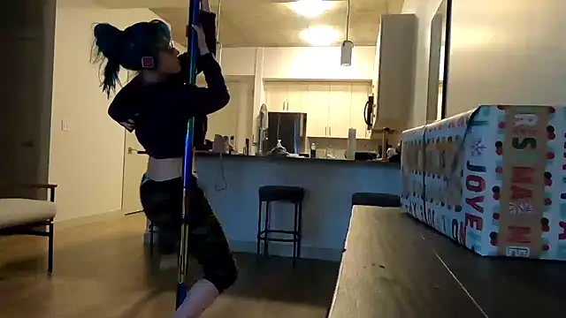 Snapshot of TheDaisyChaos chatting on December 19, 2025, 9:28 pm TheDaisyChaos online show from December 19, 2025, 9:28 pm