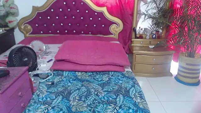 big boobsmature online show from October 1, 2025, 2:21 pm