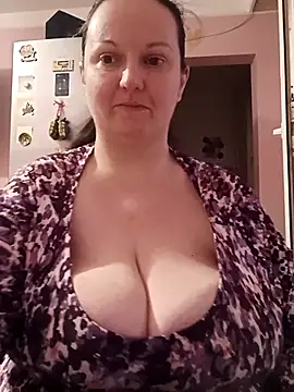 BustyLadyAlma online show from February 9, 2026, 6:22 am