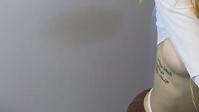 Snapshot of JuliaJuliette chatting on October 6, 2025, 12:39 pm JuliaJuliette online show from October 6, 2025, 12:39 pm