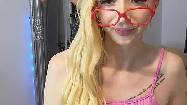 Snapshot of JuliaJuliette chatting on October 12, 2025, 11:55 am JuliaJuliette online show from October 12, 2025, 11:55 am