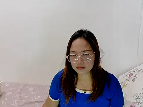 Snapshot of BURBERRY69 chatting on May 15, 2026, 7:50 am BURBERRY69 online show from May 15, 2026, 7:50 am