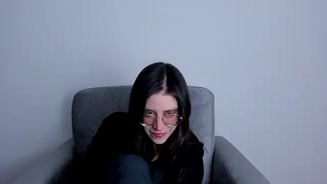 Snapshot of HazelKush chatting on November 30, 2025, 9:37 pm HazelKush online show from November 30, 2025, 9:37 pm