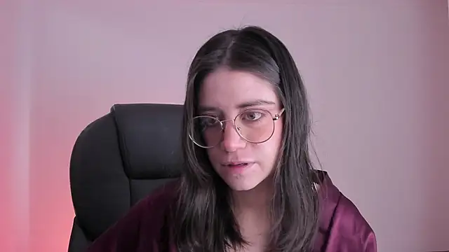 Snapshot of HazelKush chatting on October 18, 2025, 1:35 pm HazelKush online show from October 18, 2025, 1:35 pm