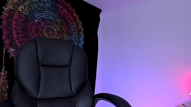 Snapshot of HazelKush chatting on February 3, 2025, 10:43 pm HazelKush online show from February 3, 2025, 10:43 pm