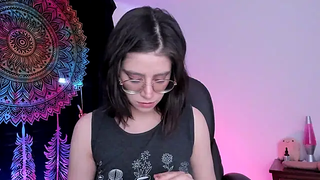 Snapshot of HazelKush chatting on March 19, 2025, 8:32 pm HazelKush online show from March 19, 2025, 8:32 pm