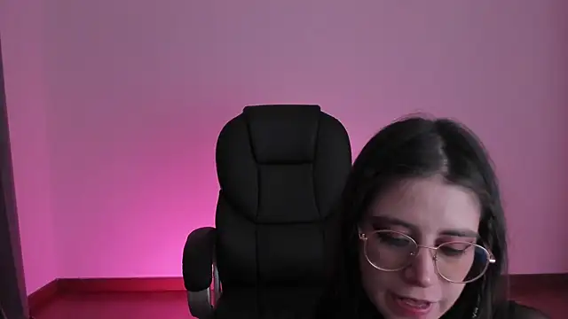 Snapshot of HazelKush chatting on October 14, 2025, 9:58 pm HazelKush online show from October 14, 2025, 9:58 pm