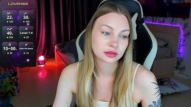 BiMolly online show from November 15, 2025, 3:16 pm