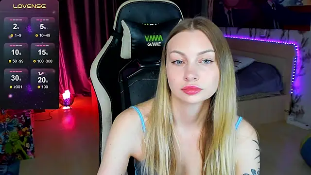 BiMolly online show from November 13, 2025, 9:40 pm