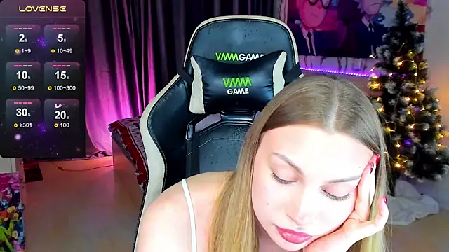 BiMolly online show from December 14, 2025, 4:12 pm