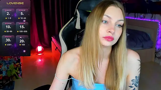 BiMolly online show from October 21, 2025, 6:51 pm