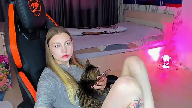 BiMolly online show from May 24, 2026, 4:40 pm