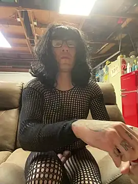 layinpipe909 online show from December 8, 2024, 7:47 am